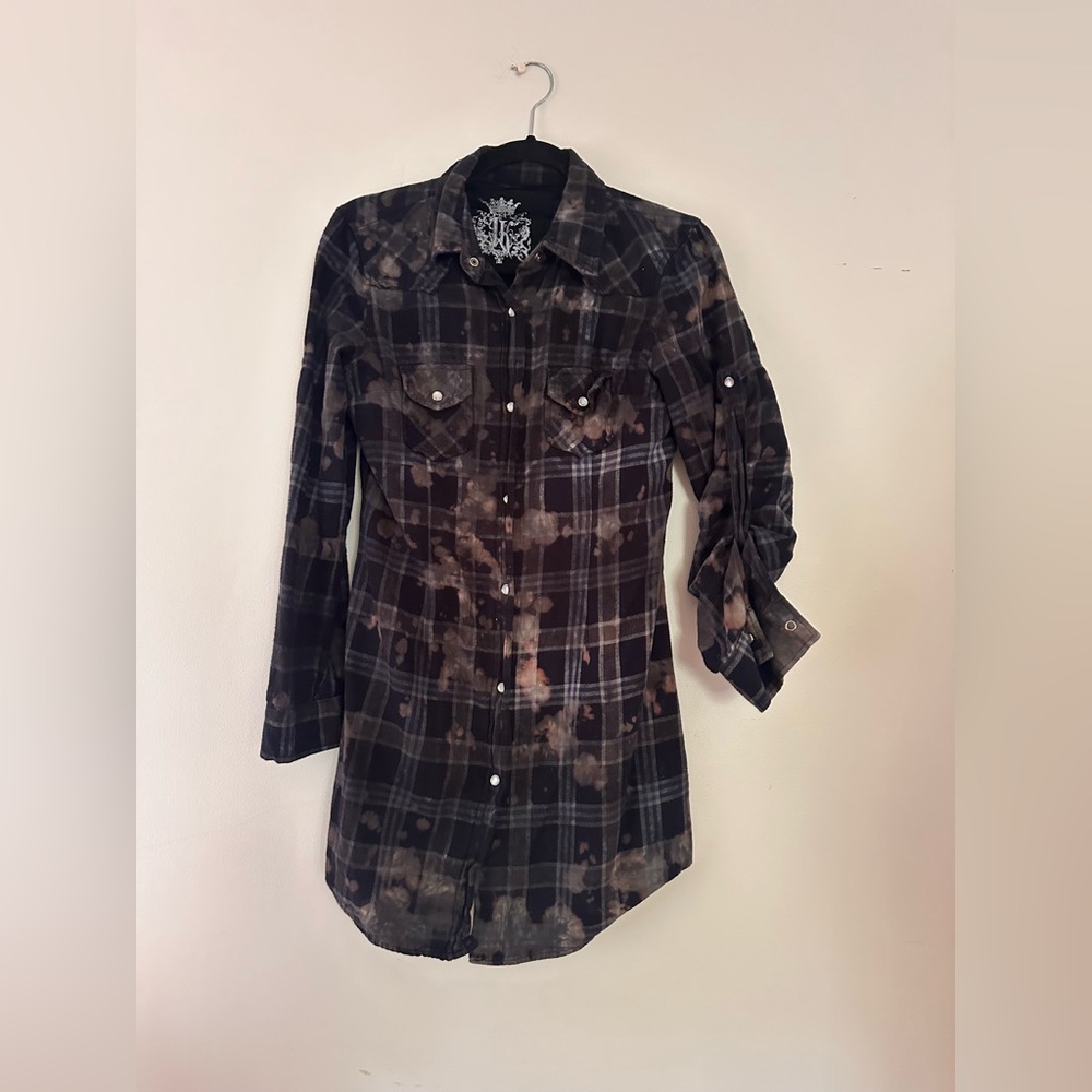 JAK funky distressed flannel. Size sml. 100% cotton. Made USA.